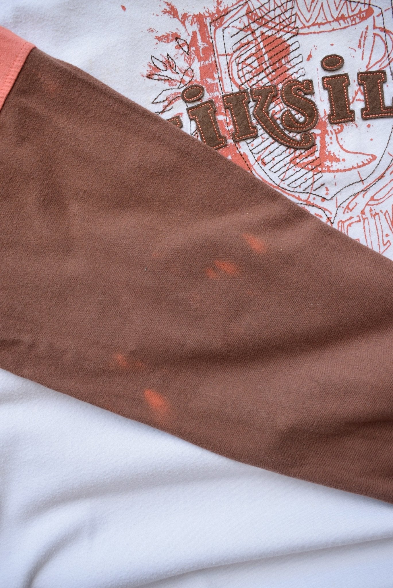 Quiksilver Brown & White Embroidered Long Sleeve Spellout Tee — 2000s (L) - Retrospective Store