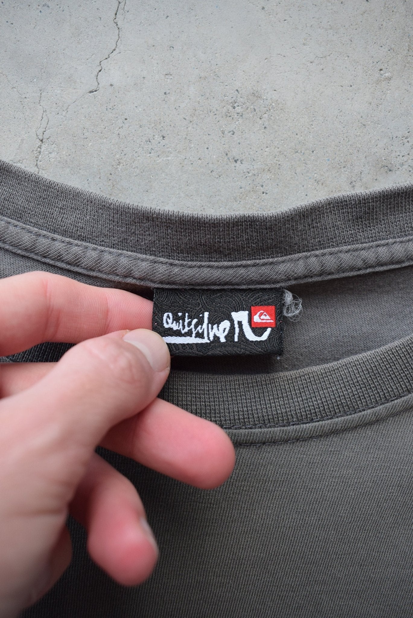 Quiksilver Grey Spellout Tee — 2000s (M) - Retrospective Store