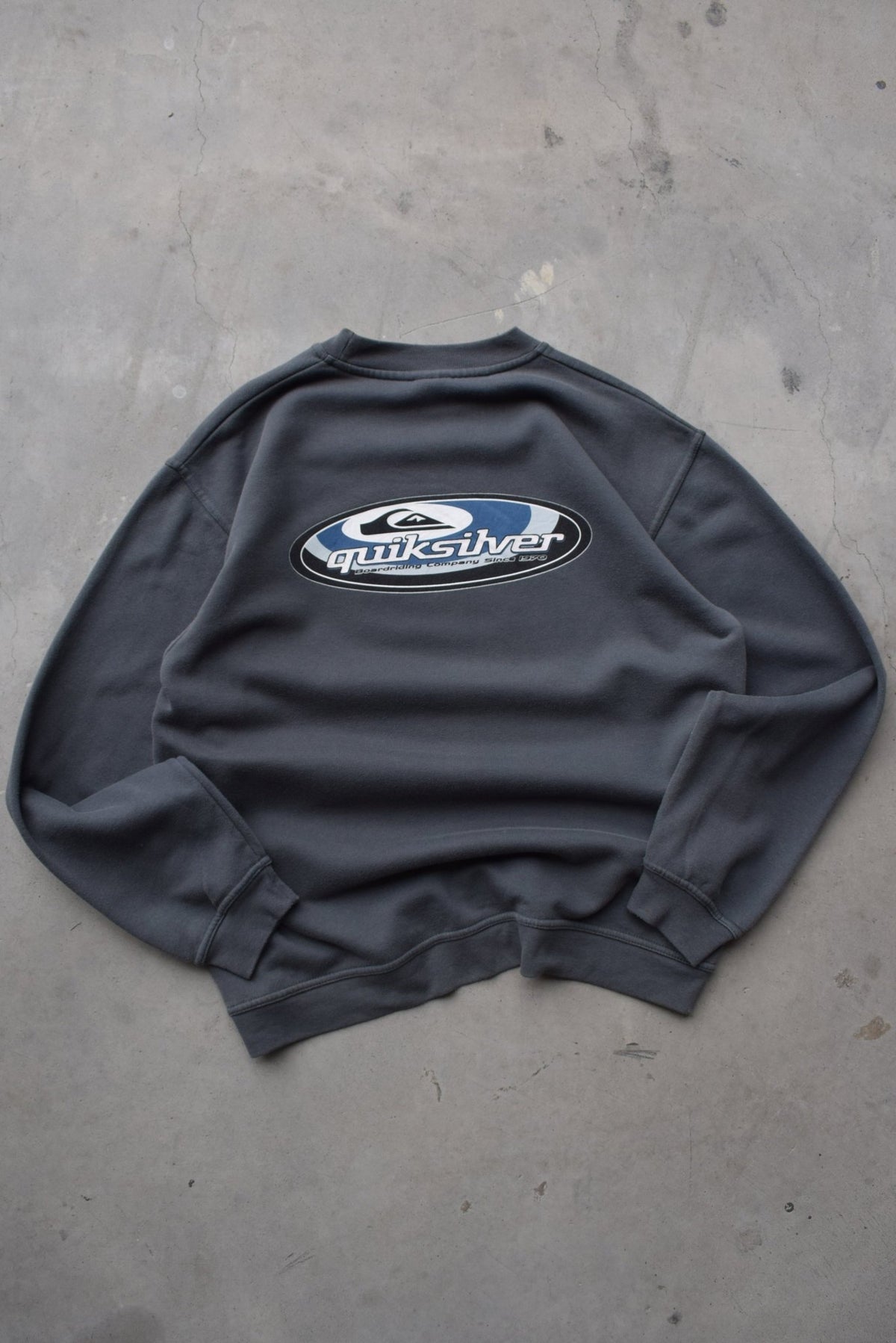 Quiksilver Surfwear Dark-Grey Spellout Crewneck — 1990s (M) - Retrospective Store