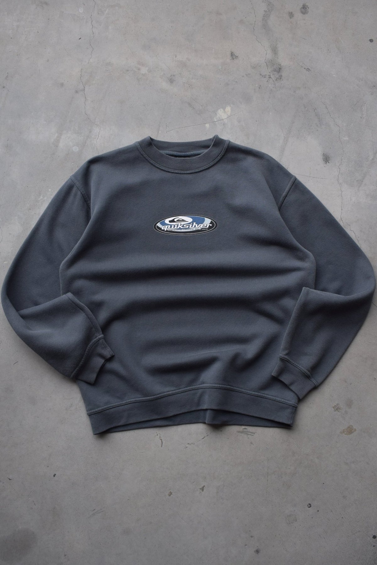 Quiksilver Surfwear Dark-Grey Spellout Crewneck — 1990s (M) - Retrospective Store