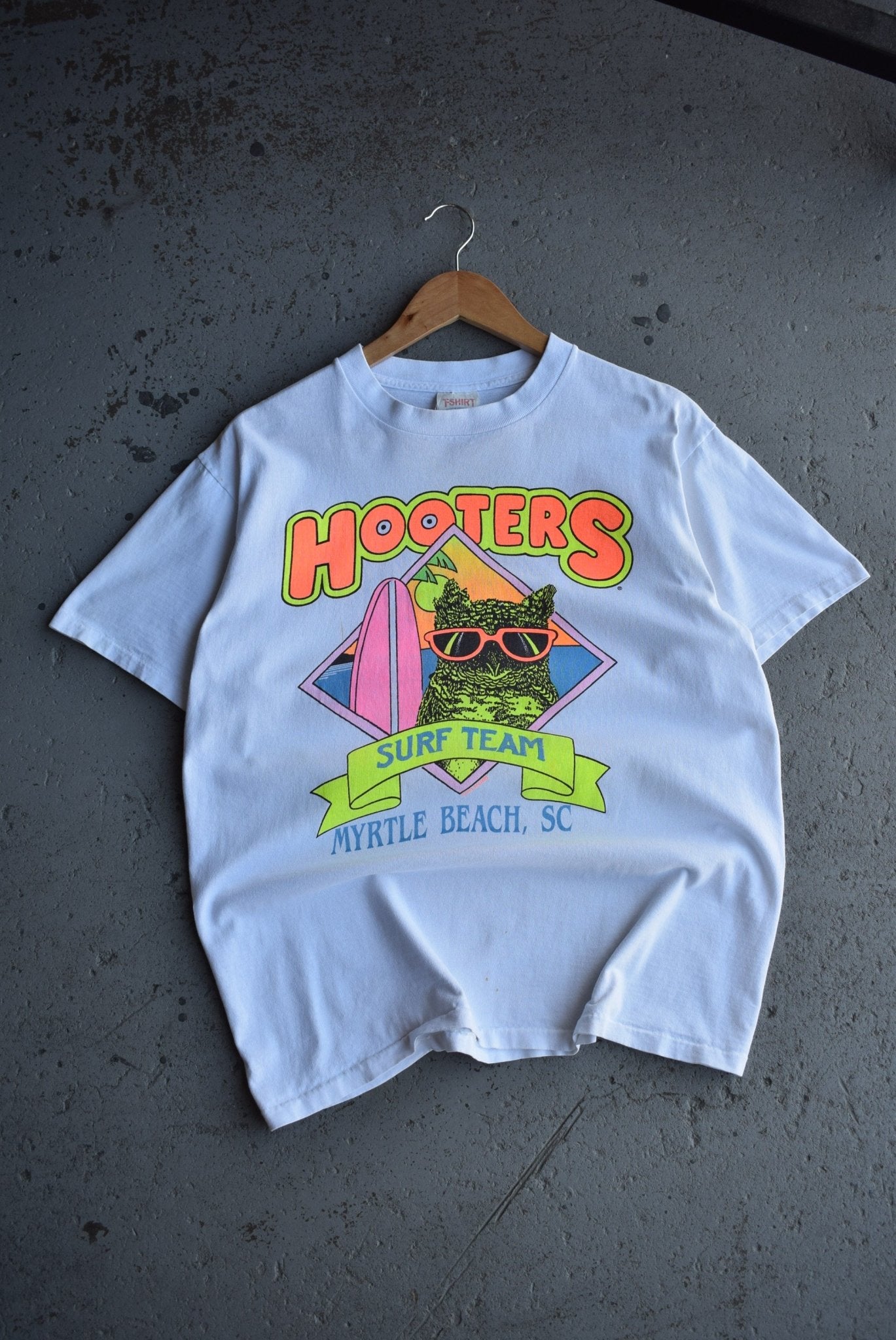 *Rare* Vintage 1989 Hooters Surf Team Tee (M) - Retrospective Store