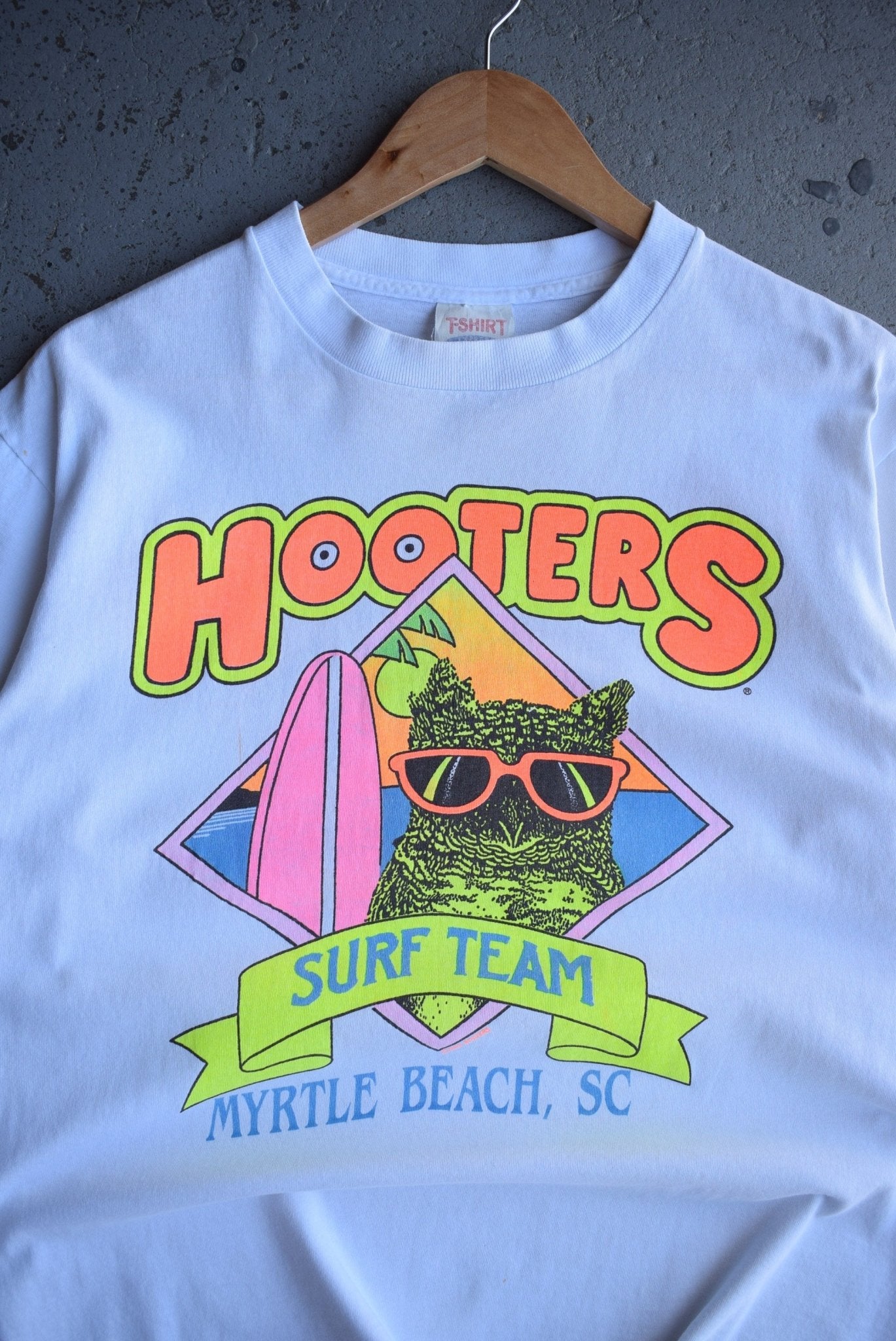 *Rare* Vintage 1989 Hooters Surf Team Tee (M) - Retrospective Store