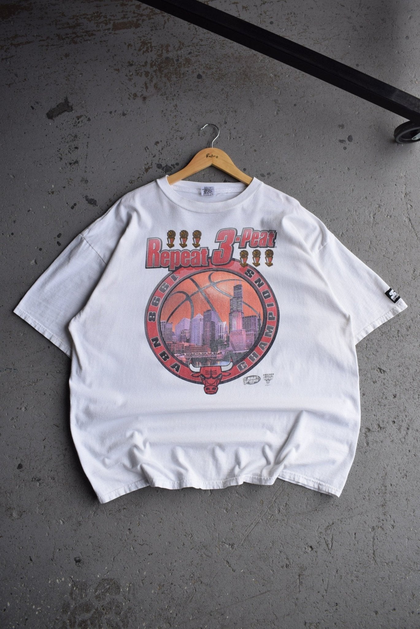 *Rare* Vintage 1998 Starter x NBA Chicago Bulls 3 - Peat Tee (XXL) - Retrospective Store
