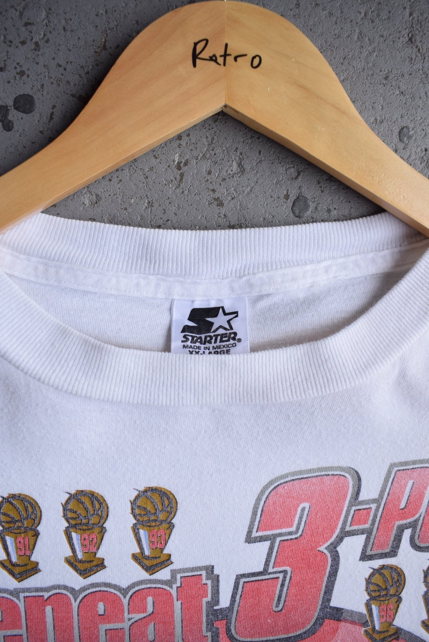 *Rare* Vintage 1998 Starter x NBA Chicago Bulls 3 - Peat Tee (XXL) - Retrospective Store