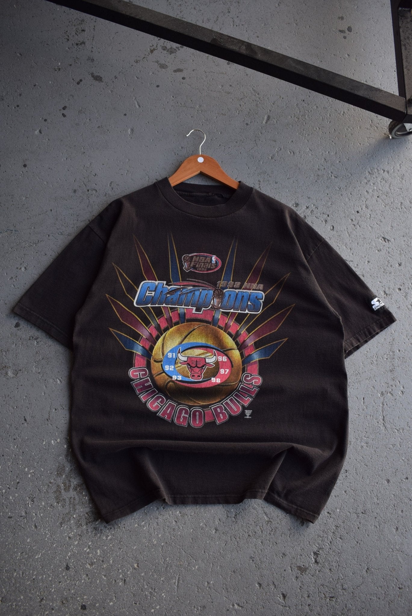 *Rare* Vintage 1998 Starter x NBA Chicago Bulls Champions Tee (XL) - Retrospective Store