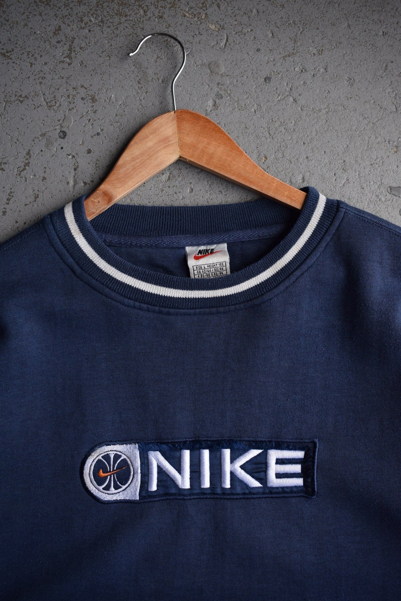 *Rare* Vintage 90s Nike Basketball Embroidered Spellout Crewneck (L) - Retrospective Store