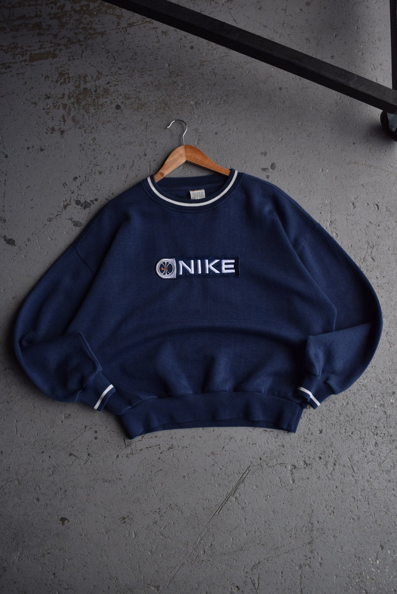 *Rare* Vintage 90s Nike Basketball Embroidered Spellout Crewneck (L) - Retrospective Store