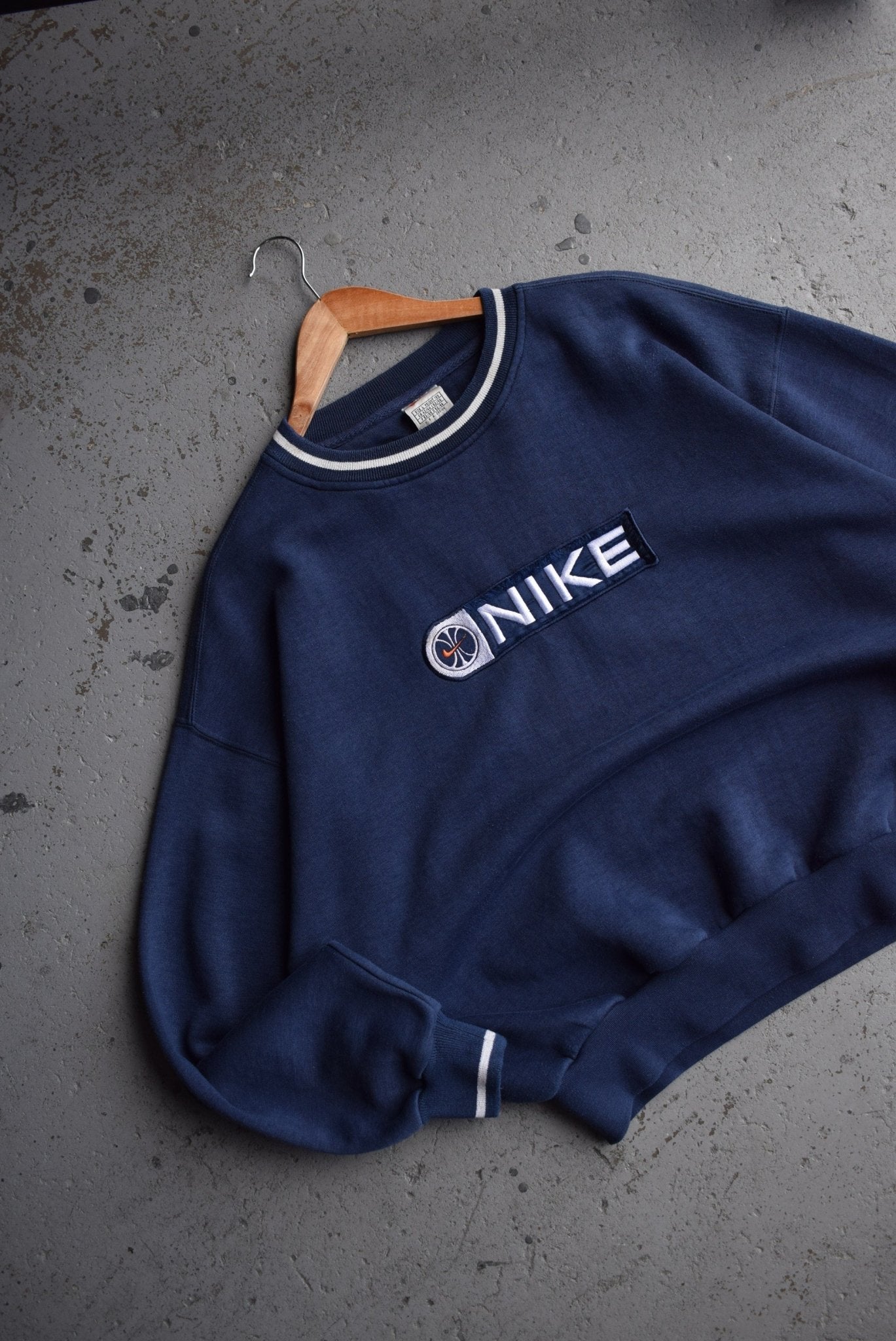 *Rare* Vintage 90s Nike Basketball Embroidered Spellout Crewneck (L) - Retrospective Store