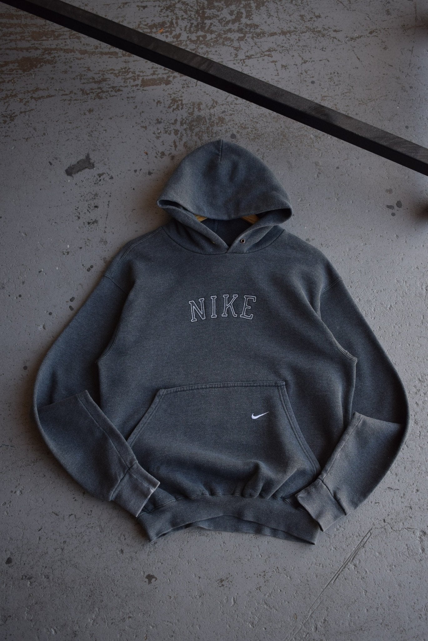 *Rare* Vintage 90s Nike Embroidered Spellout Hoodie (S/M) - Retrospective Store