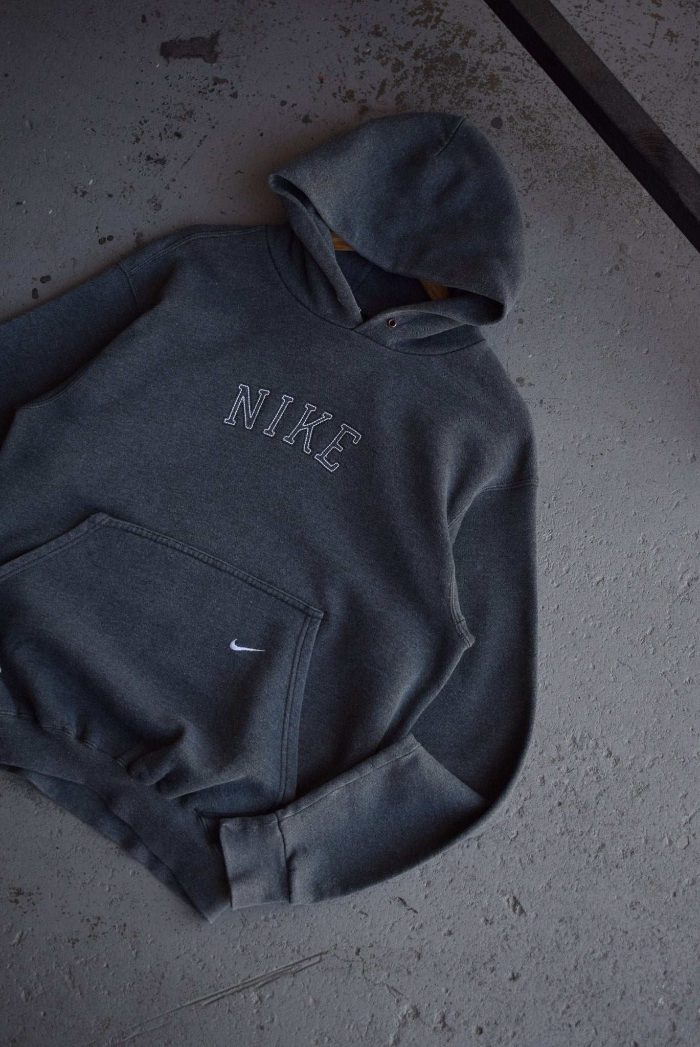 *Rare* Vintage 90s Nike Embroidered Spellout Hoodie (S/M) - Retrospective Store
