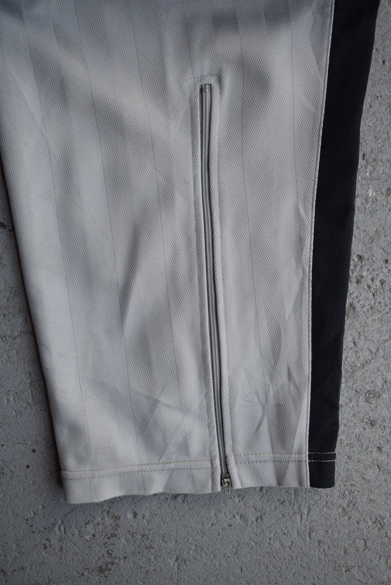 *Rare* Vintage Nike Classic Logo Embroidered Track Pants (L) - Retrospective Store