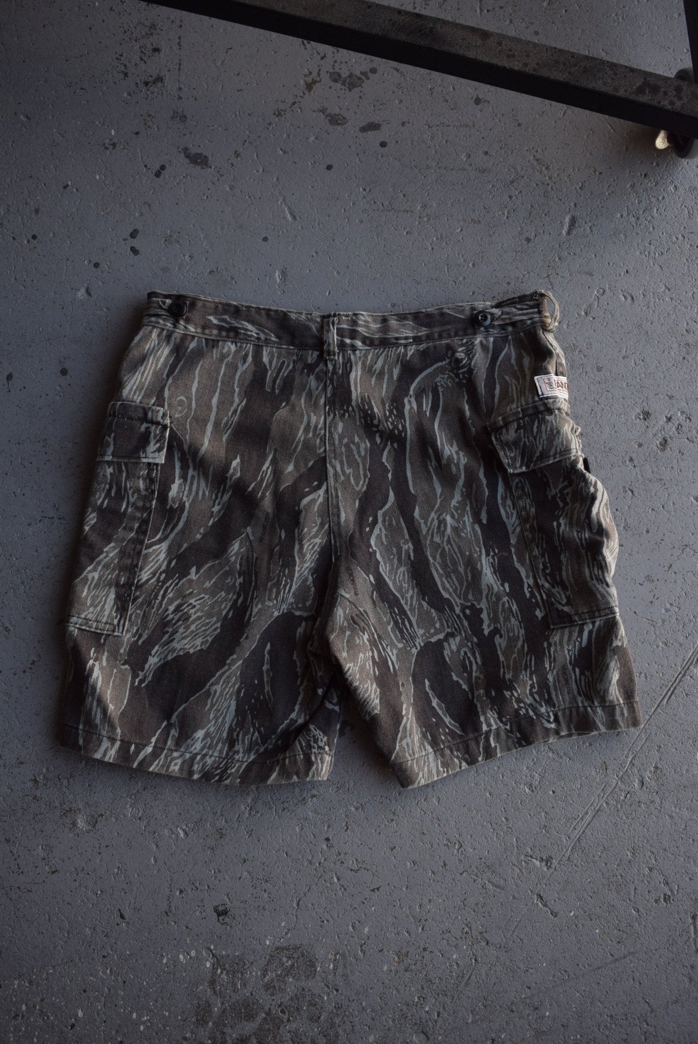 *Reversible* Vintage Ranger Camo Cargo Shorts (34) - Retrospective Store