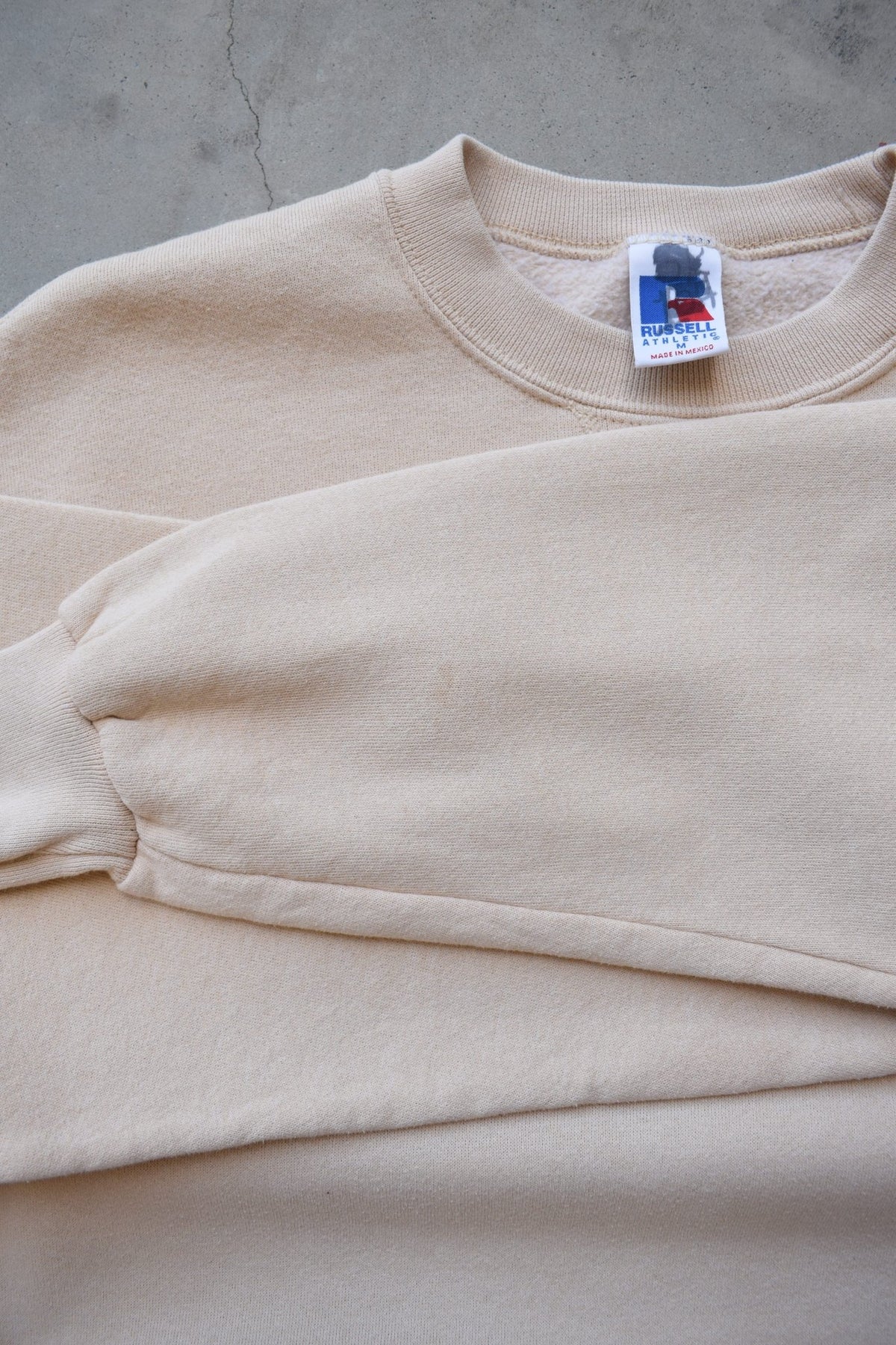 Russell Athletic Beige Crewneck — 1990s (M) - Retrospective Store