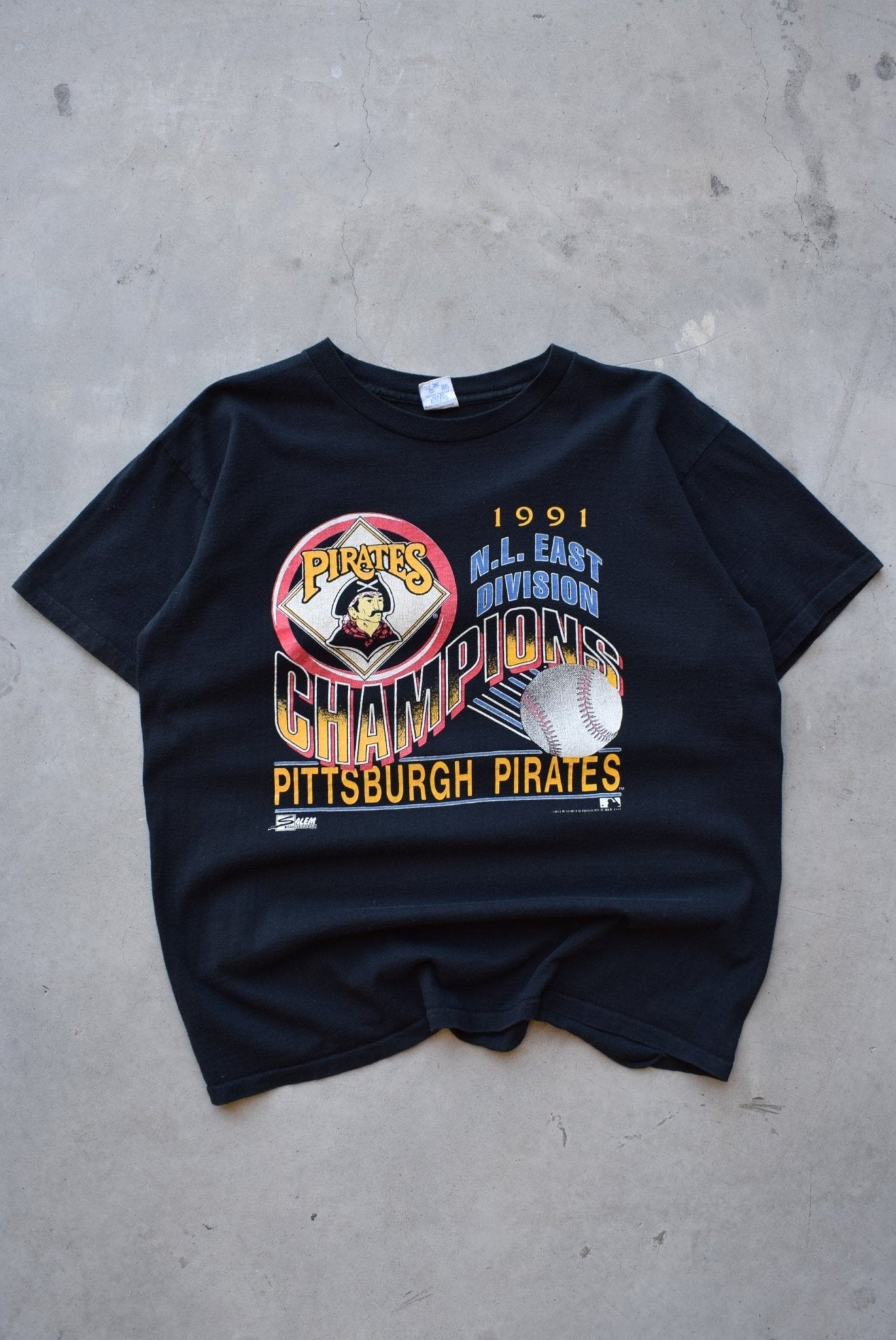 Salem x MLB Pittsburgh Pirates Champions Black Graphic Tee — 1991 (L) - Retrospective Store