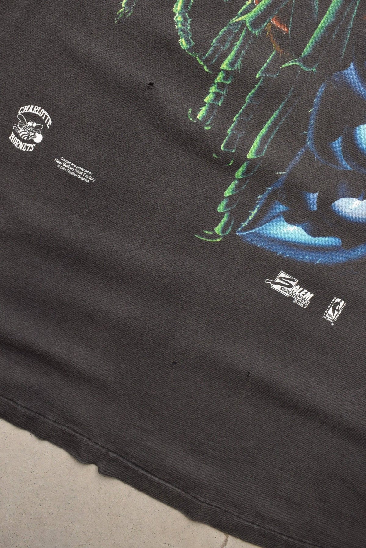 Salem x NBA Charlotte Hornets Faded-Black Graphic Tee — 1991 (M) - Retrospective Store