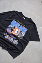 Salem x NFL Denver Broncos Superbowl Black Graphic Tee — 1993 (XL) - Retrospective Store