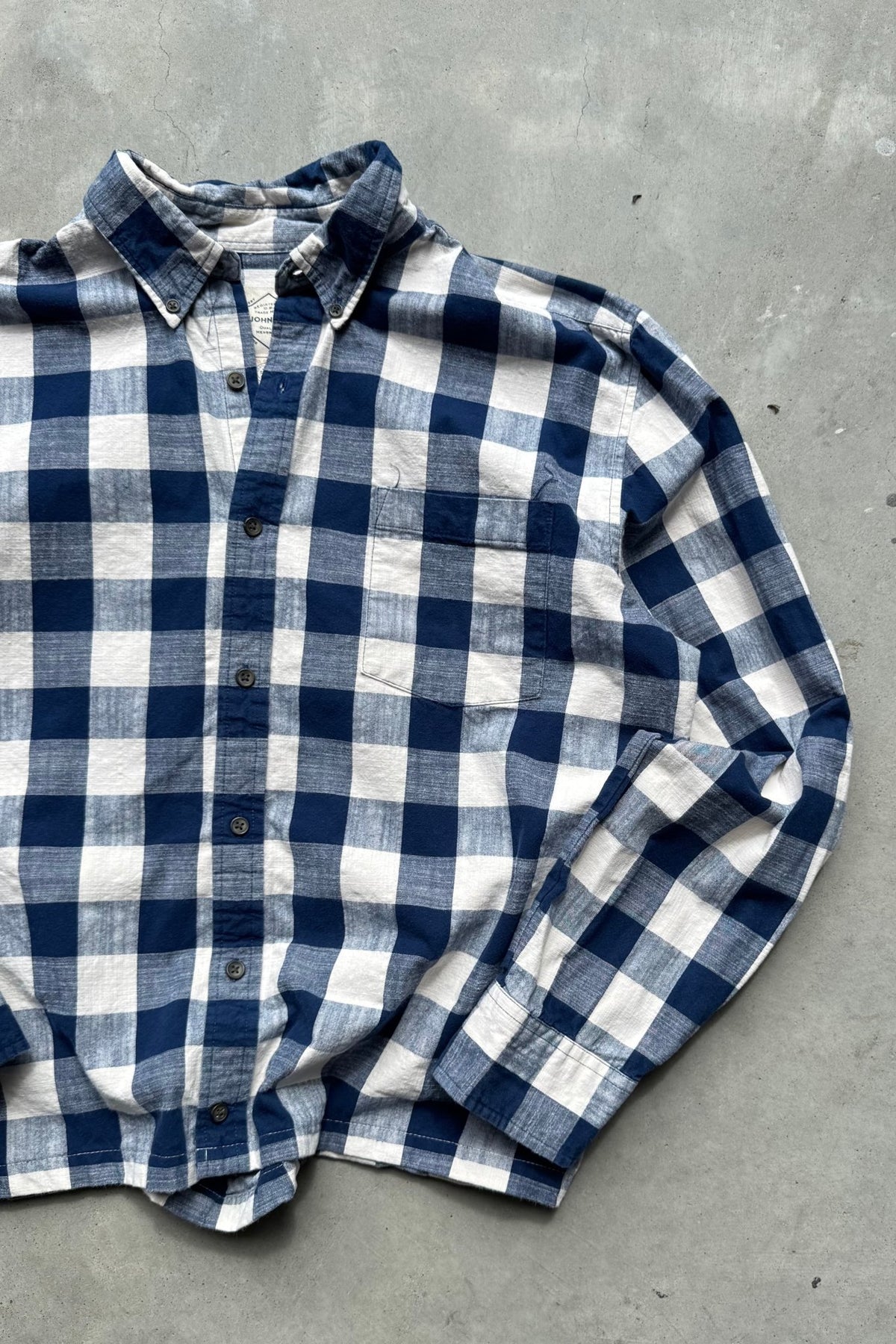 St. Johns Bay White & Blue Cropped Long Sleeve Button Up — 2000s (M) - Retrospective Store