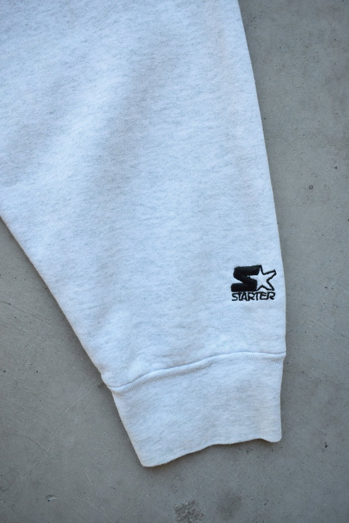 Starter x MLB Atlanta Braves Champions Grey Graphic Crewneck — 1995 (L) - Retrospective Store