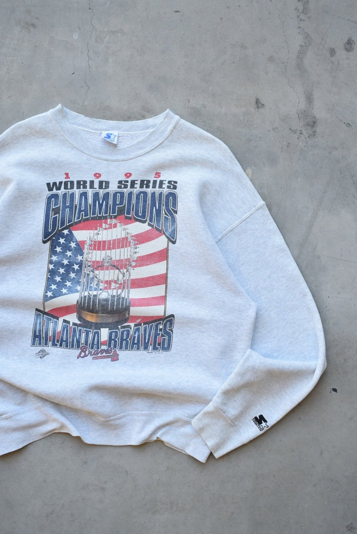 Starter x MLB Atlanta Braves Champions Grey Graphic Crewneck — 1995 (L) - Retrospective Store