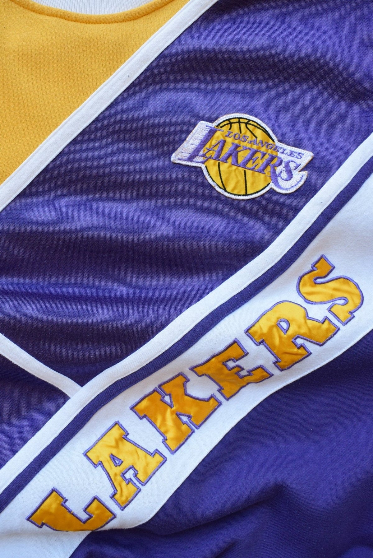 Starter x NBA Los Angeles Lakers Yellow & Purple Embroidered Crewneck — 1990s (L) - Retrospective Store