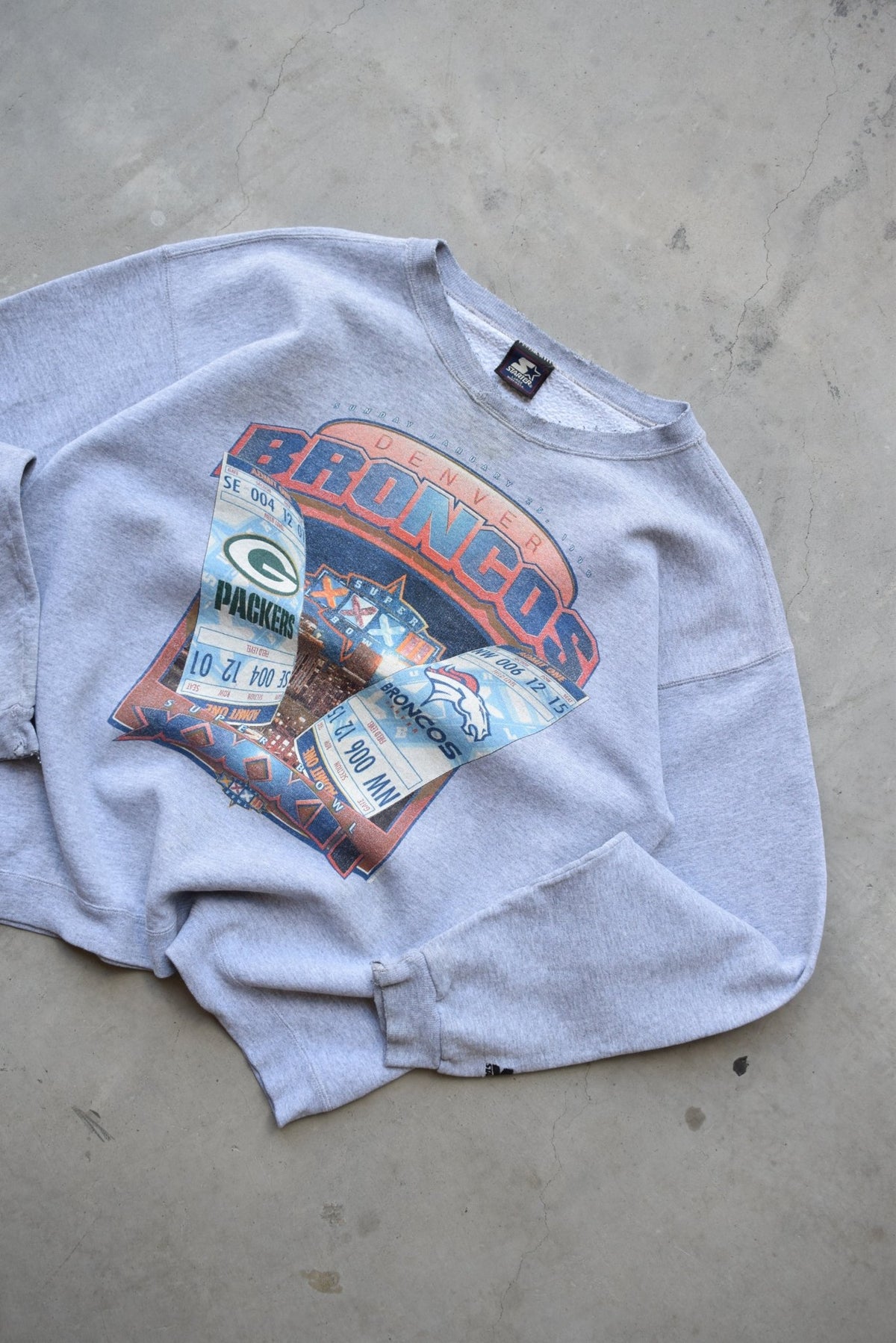 Starter x NFL Denver Broncos Superbowl XXXII Champions Grey Graphic Crewneck — 1998 (L) - Retrospective Store