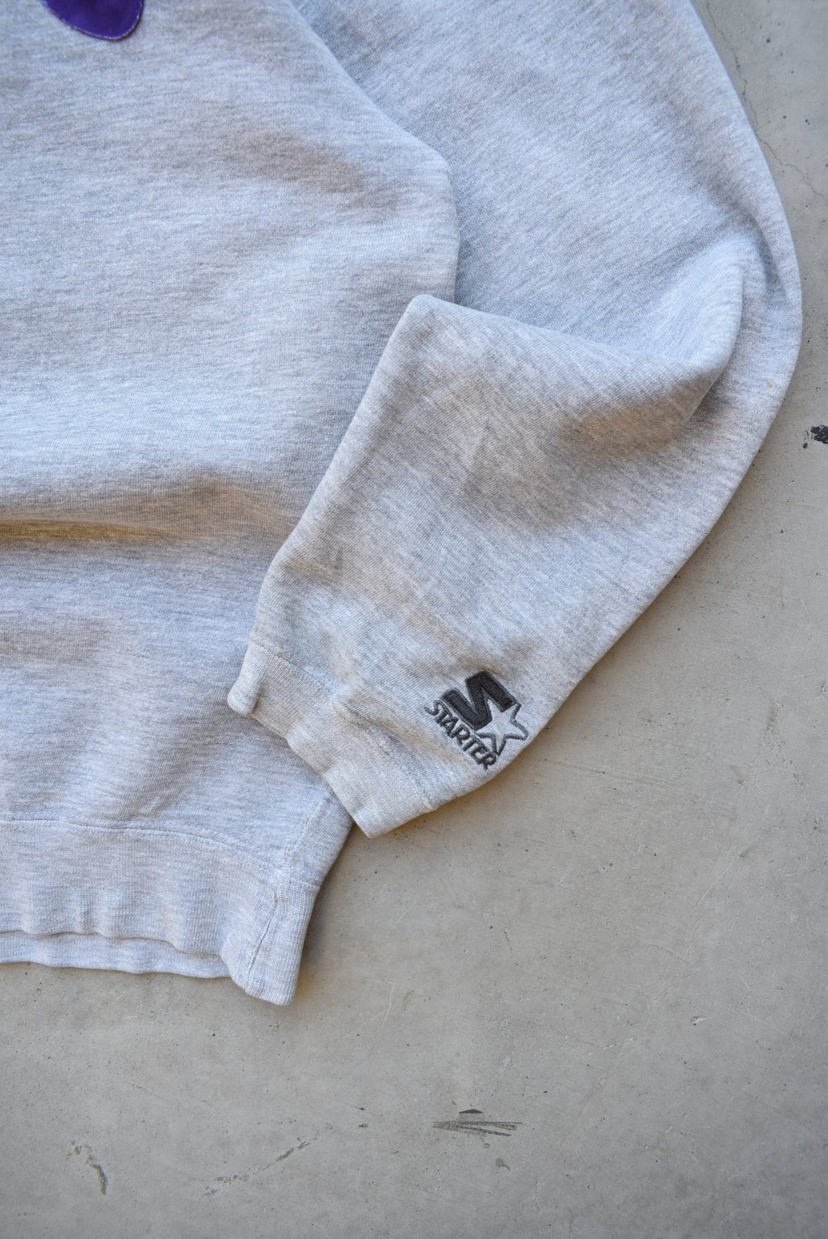 Starter x NFL Minnesota Vikings Grey Embroidered Crewneck — 2000s (M) - Retrospective Store