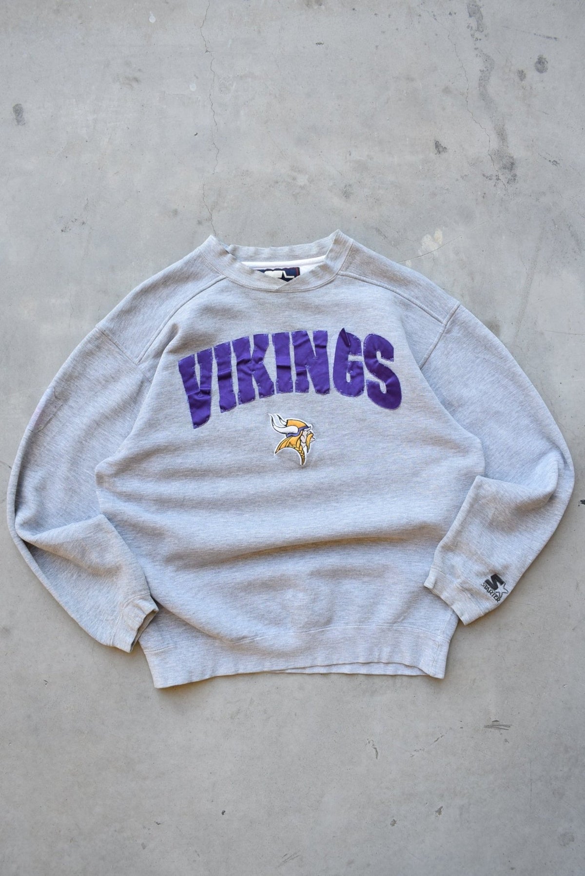 Starter x NFL Minnesota Vikings Grey Embroidered Crewneck — 2000s (M) - Retrospective Store