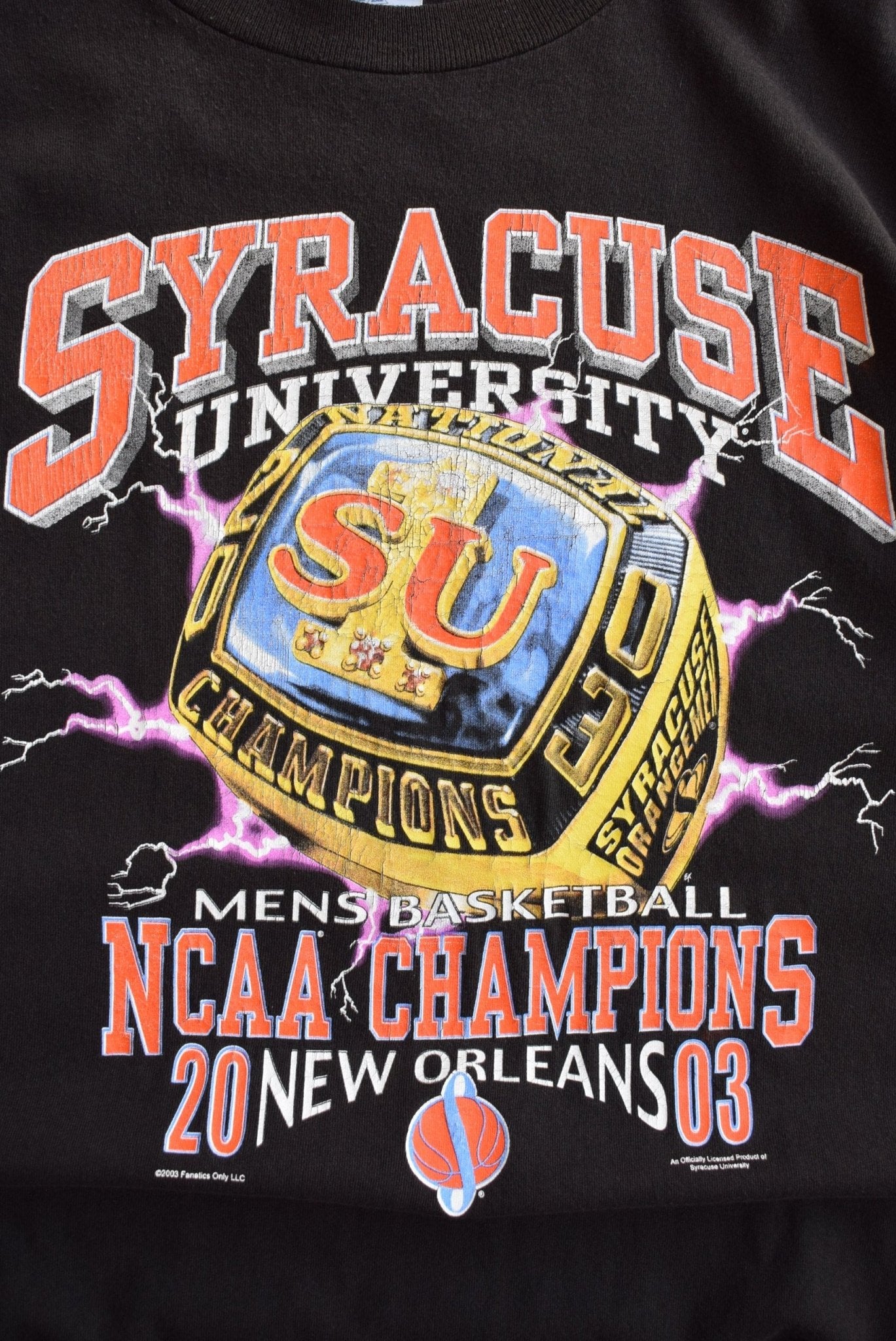 Syracuse University NCAA Basketball Black Graphic Tee — 2003 (XXL) - Retrospective Store