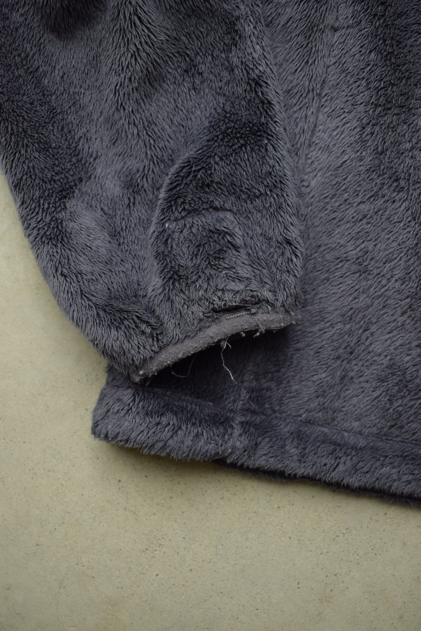 The North Face Slate-Grey Embroidered Teddy Fleece Jacket — 2000s (Women's L) - Retrospective Store