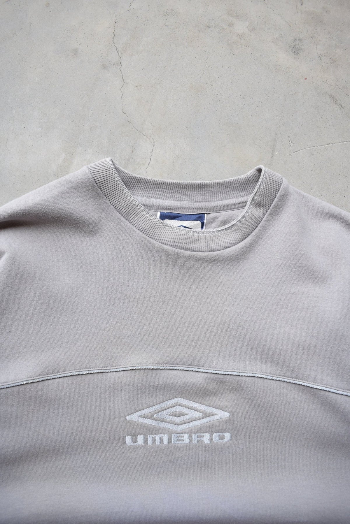 Umbro Grey Embroidered Spellout Crewneck — 1990s (XL) - Retrospective Store