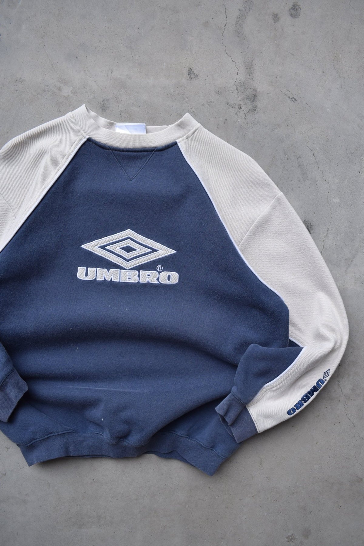 Umbro Navy & Cream Embroidered Spellout Crewneck — 1990s (M) - Retrospective Store