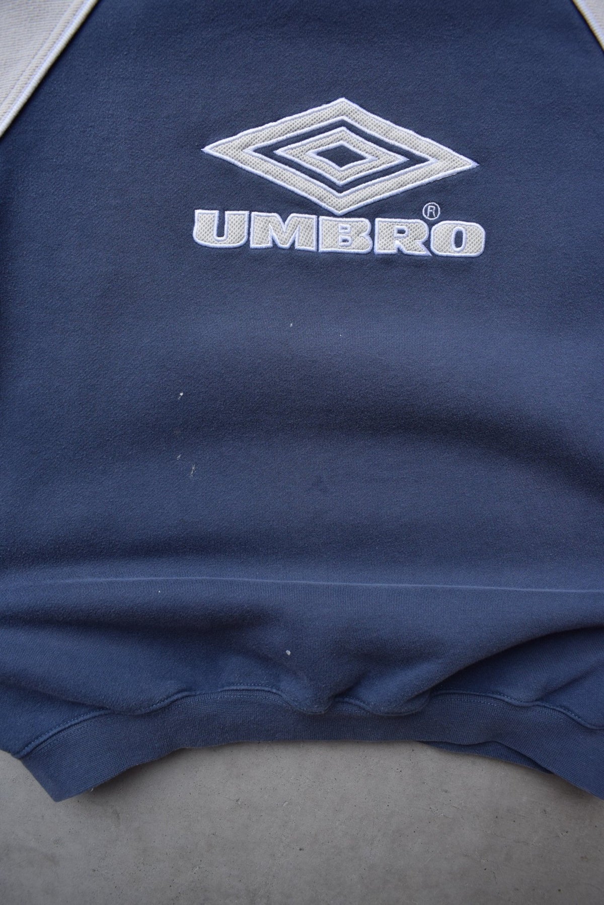 Umbro Navy & Cream Embroidered Spellout Crewneck — 1990s (M) - Retrospective Store
