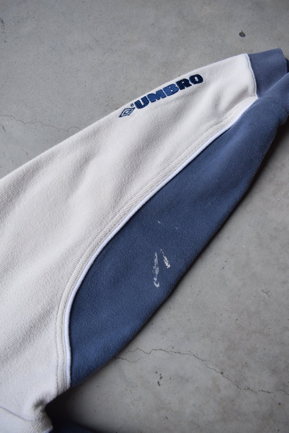 Umbro Navy & Cream Embroidered Spellout Crewneck — 1990s (M) - Retrospective Store