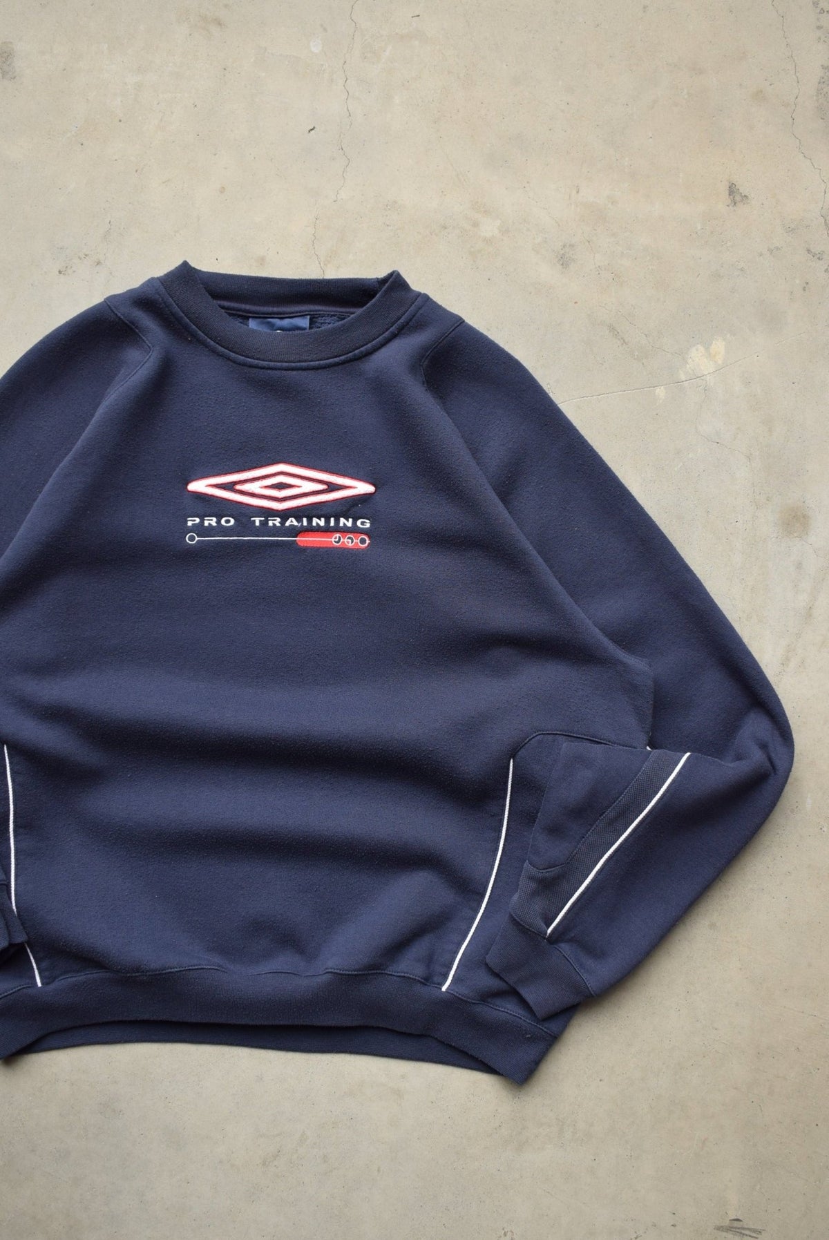 Umbro Pro-Training Navy Embroidered Spellout Crewneck — 2000s (L) - Retrospective Store