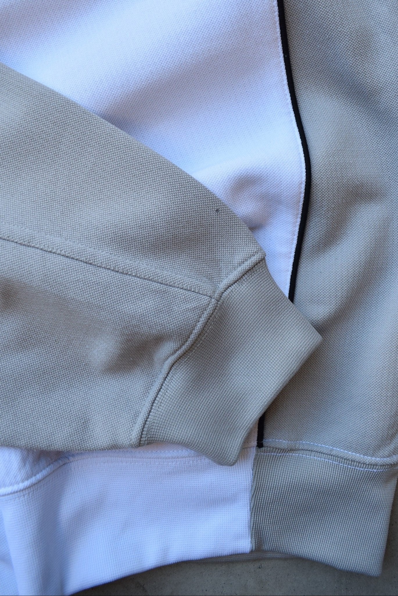 Umbro White & Grey Embroidered Spellout Crewneck — 2000s (L) - Retrospective Store