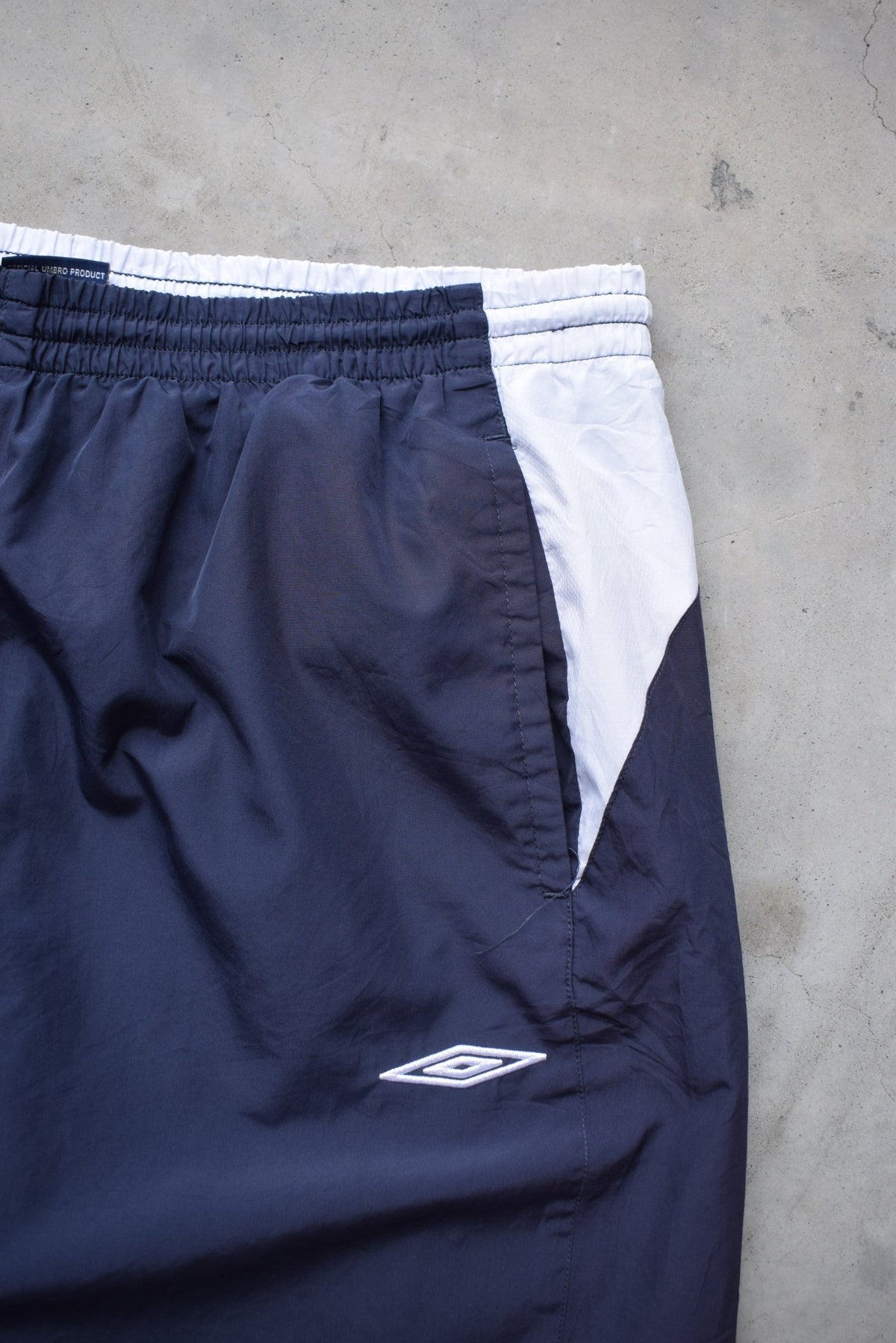 Umbro x England National Football Team Embroidered 3/4 Track Pants — 2000s (XL) - Retrospective Store