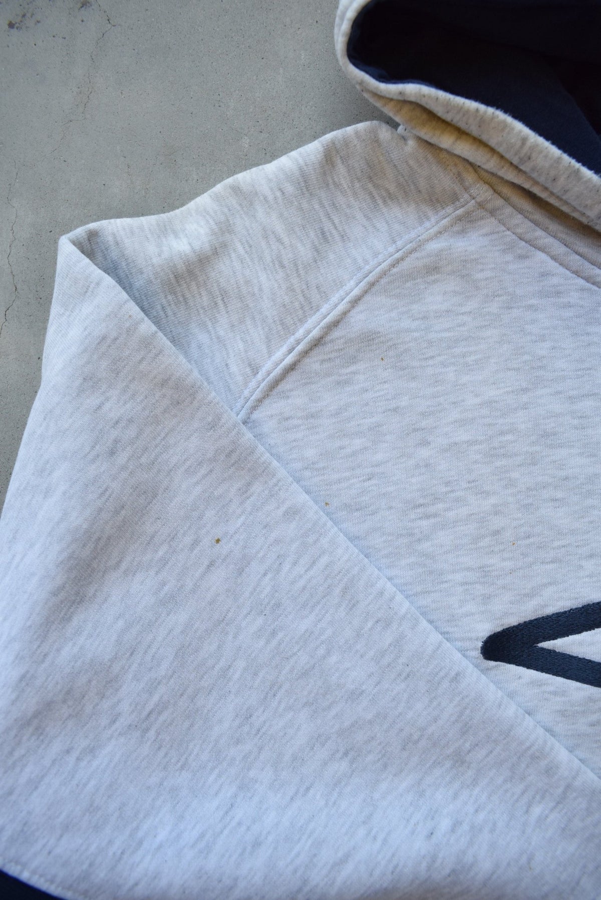 Umbro x Shelbourne FC Grey & Navy Embroidered Hoodie — 1990s (L) - Retrospective Store