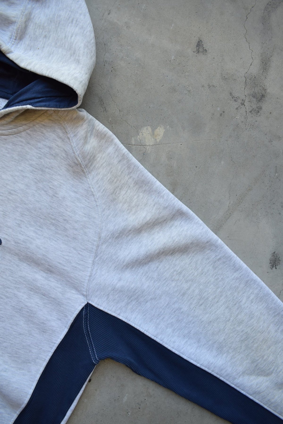 Umbro x Shelbourne FC Grey & Navy Embroidered Hoodie — 1990s (L) - Retrospective Store