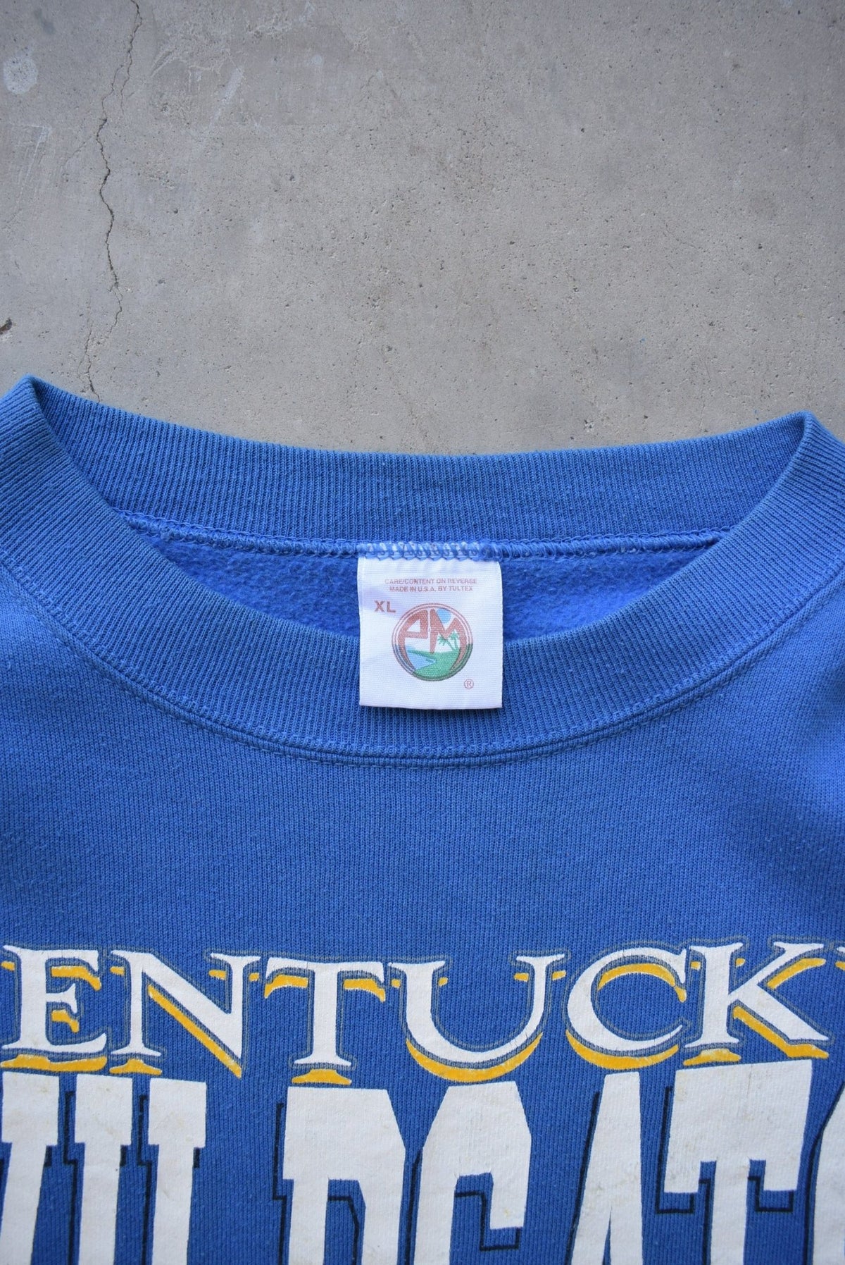 University of Kentucky Wildcats Blue Graphic Crewneck — 1990s (L) - Retrospective Store