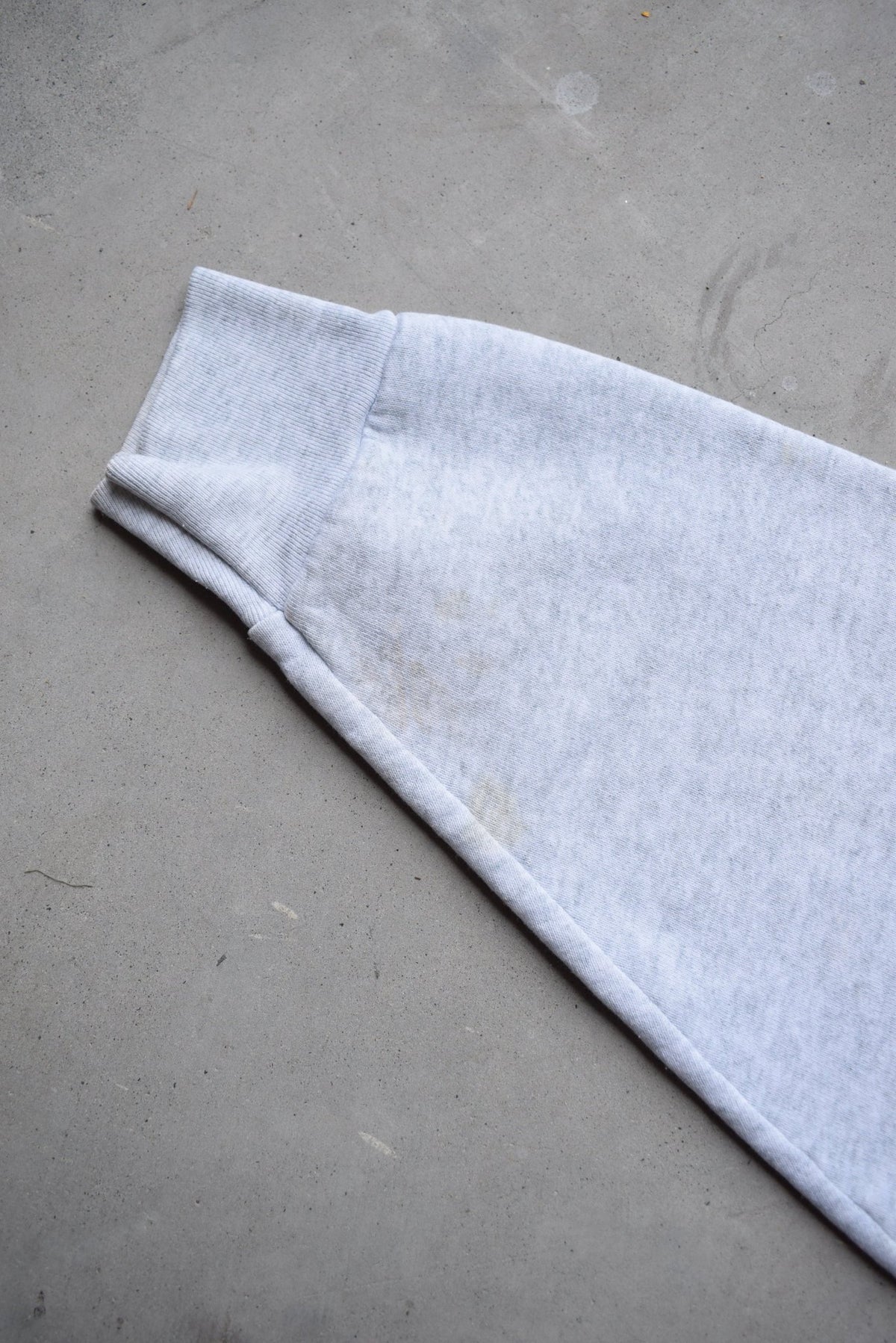 University of Kentucky Wildcats Grey Graphic Crewneck — 1990s (M) - Retrospective Store