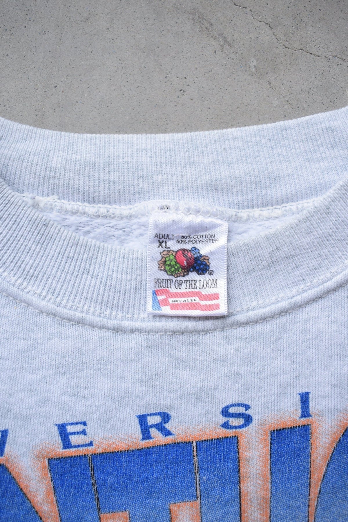 University of Kentucky Wildcats Grey Graphic Crewneck — 1990s (M) - Retrospective Store