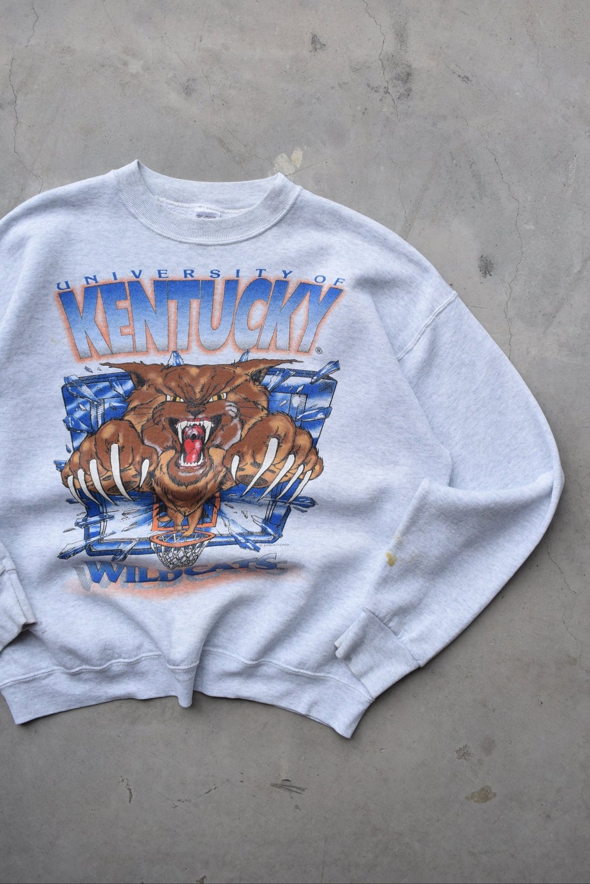 University of Kentucky Wildcats Grey Graphic Crewneck — 1990s (M) - Retrospective Store