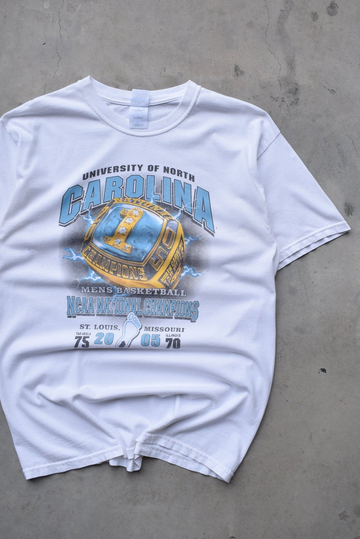 University of North Carolina White Graphic Tee — 2005 (L) - Retrospective Store