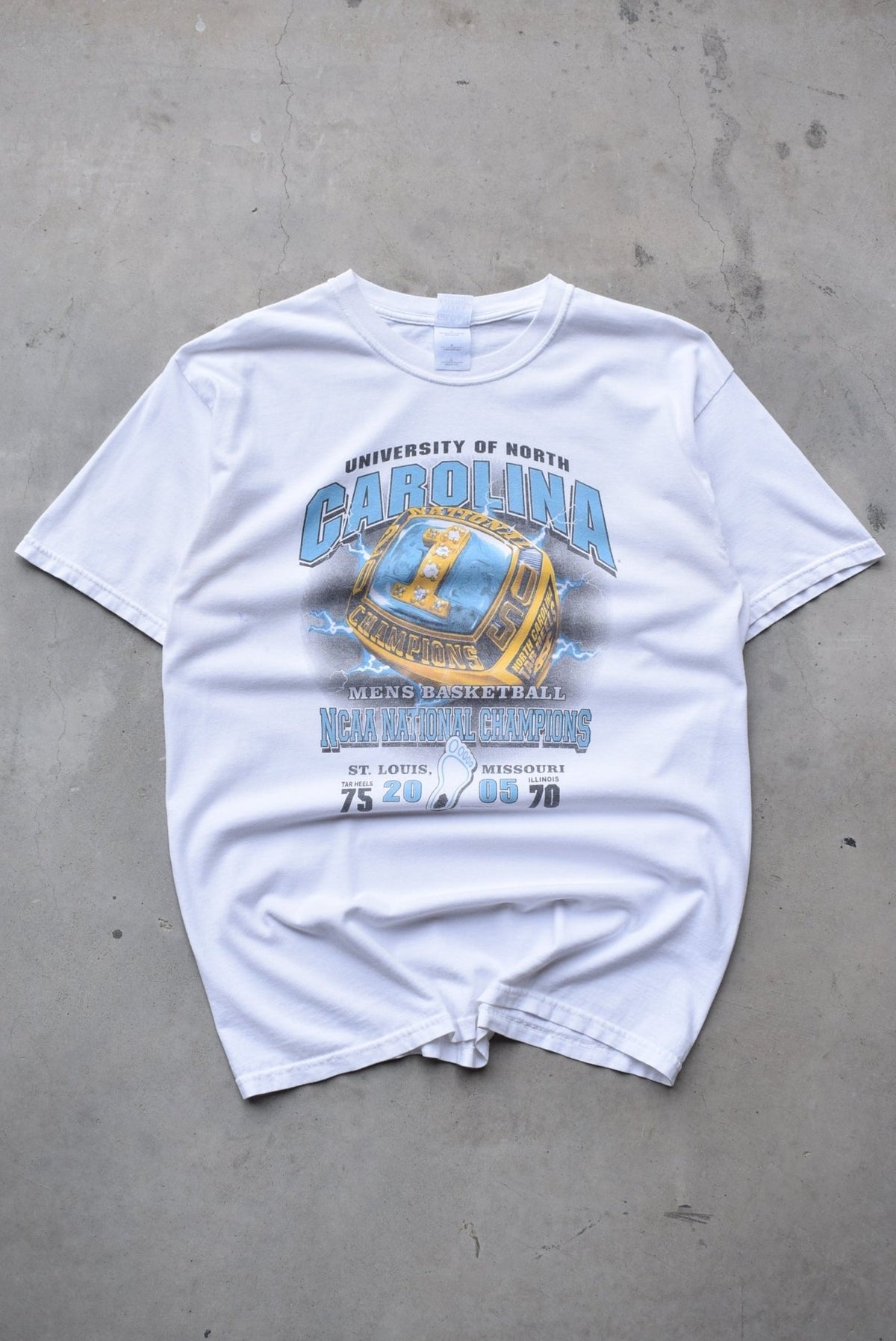 University of North Carolina White Graphic Tee — 2005 (L) - Retrospective Store