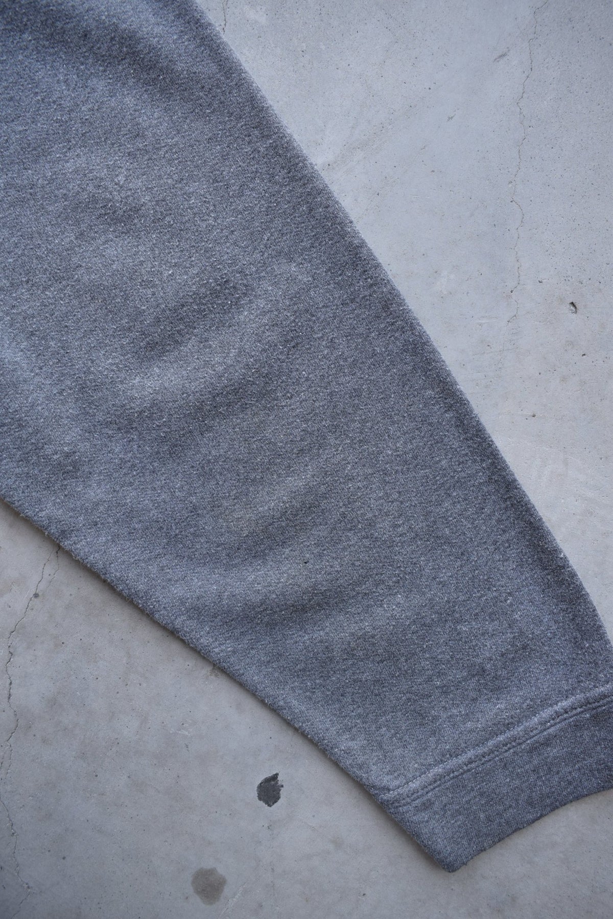 Ushuaia Charcoal Graphic Crewneck — 2000s (L) - Retrospective Store