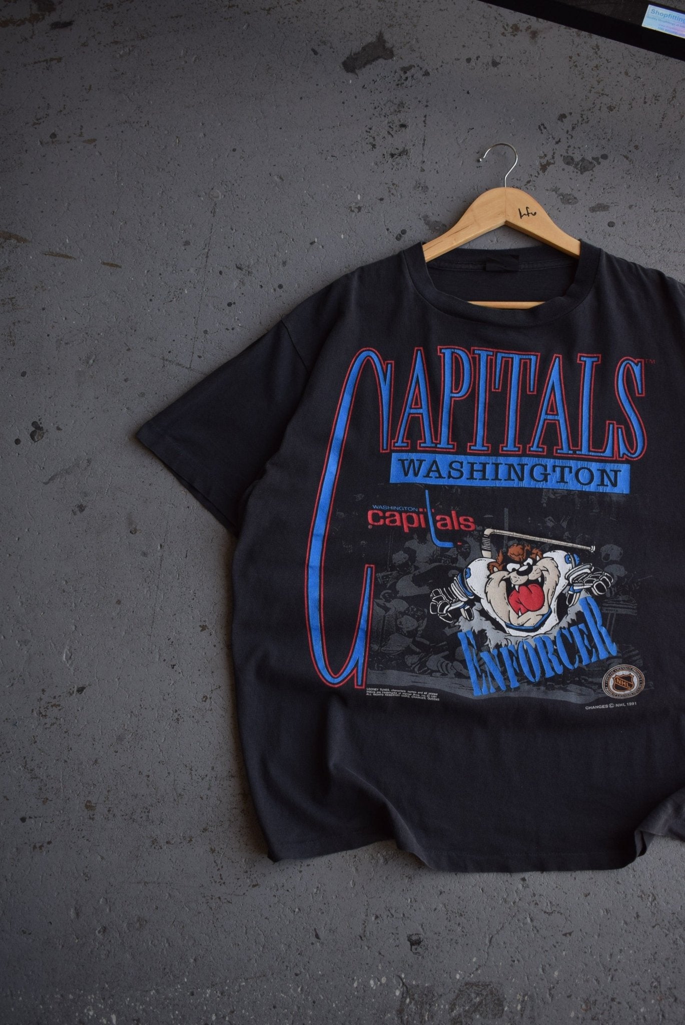 Vintage 1991 Warner Bros. x NHL Washington Capitals Tee (XL) - Retrospective Store
