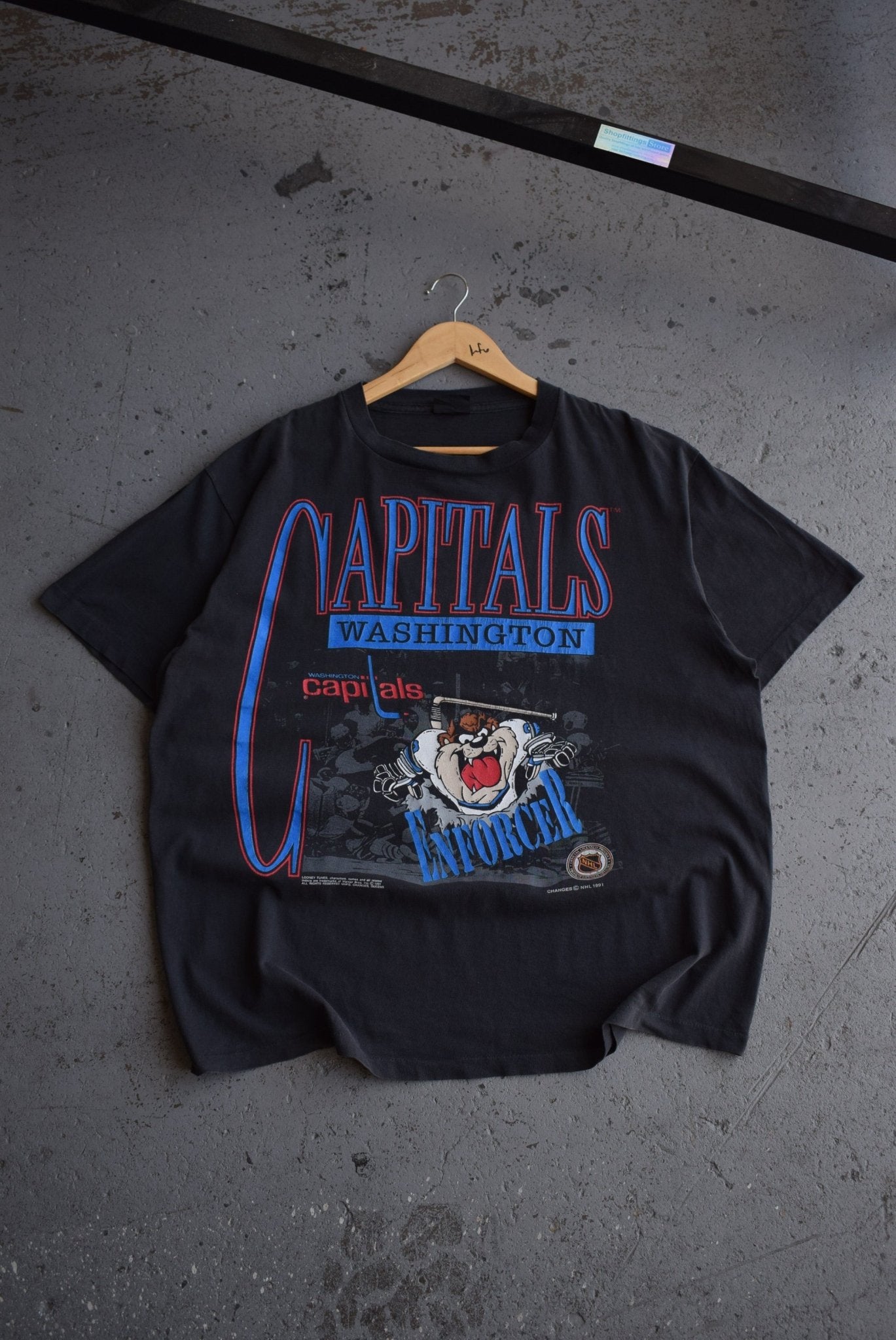 Vintage 1991 Warner Bros. x NHL Washington Capitals Tee (XL) - Retrospective Store