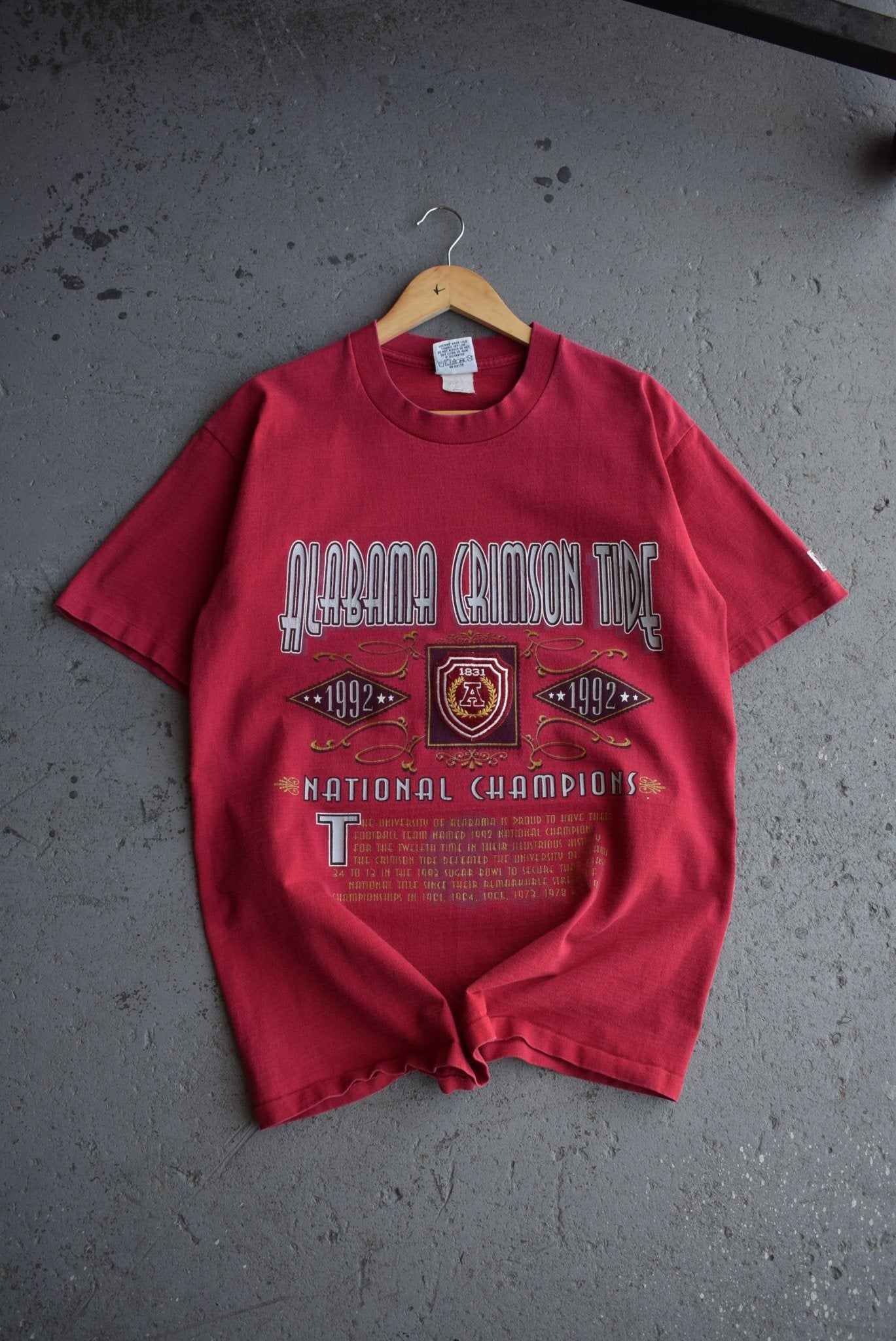 Vintage 1992 Nutmeg x Alabama National Champions Embroidered Tee (M) - Retrospective Store
