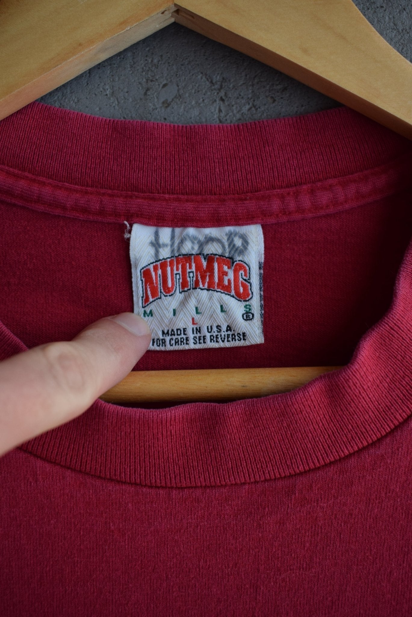 Vintage 1992 Nutmeg x Alabama National Champions Embroidered Tee (M) - Retrospective Store
