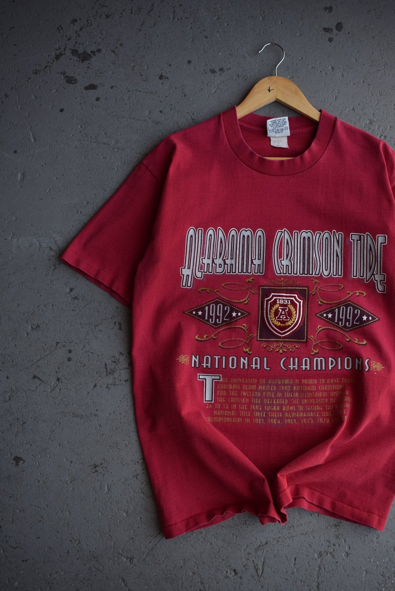 Vintage 1992 Nutmeg x Alabama National Champions Embroidered Tee (M) - Retrospective Store